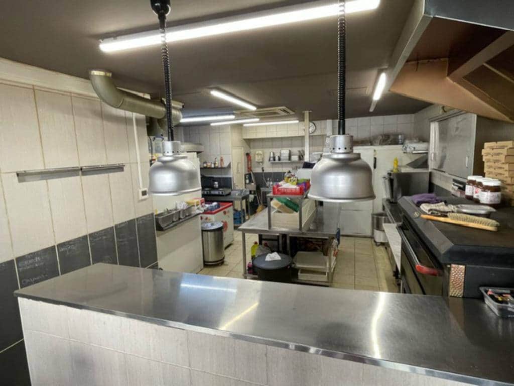 Pizzeria vente a emporter · 150 m² · Fonds de commerce — photo 1