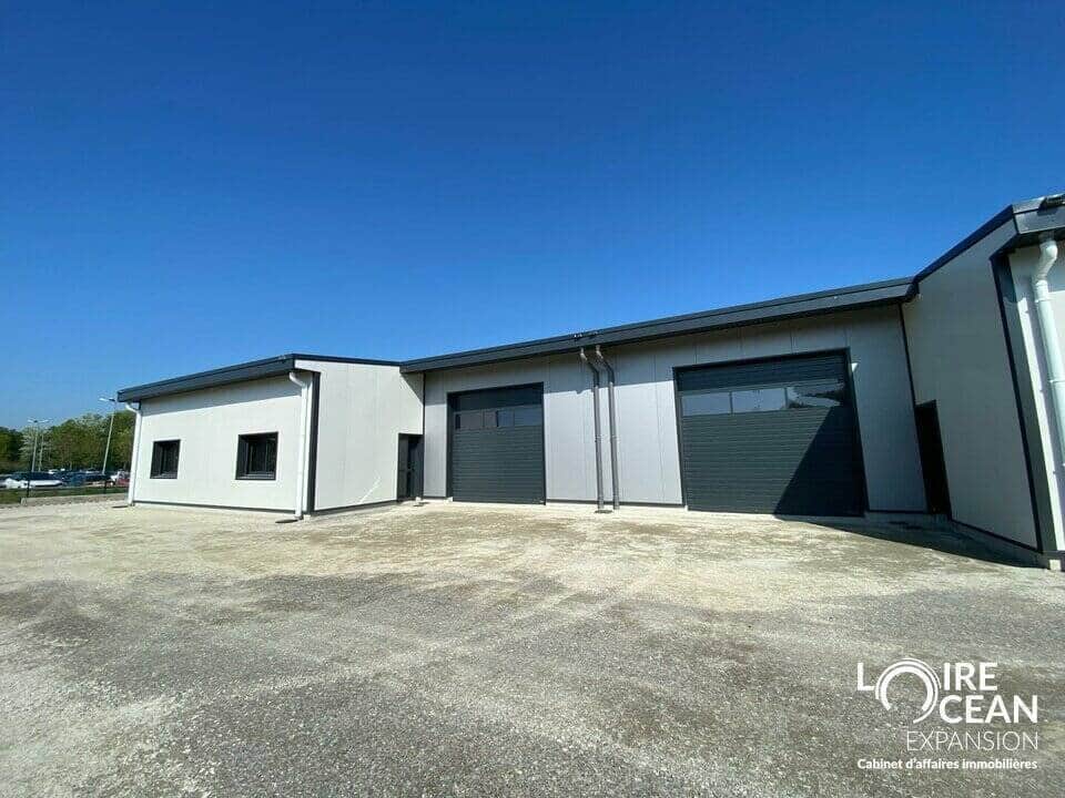 Local commercial · 1145 m² · Location — photo 1