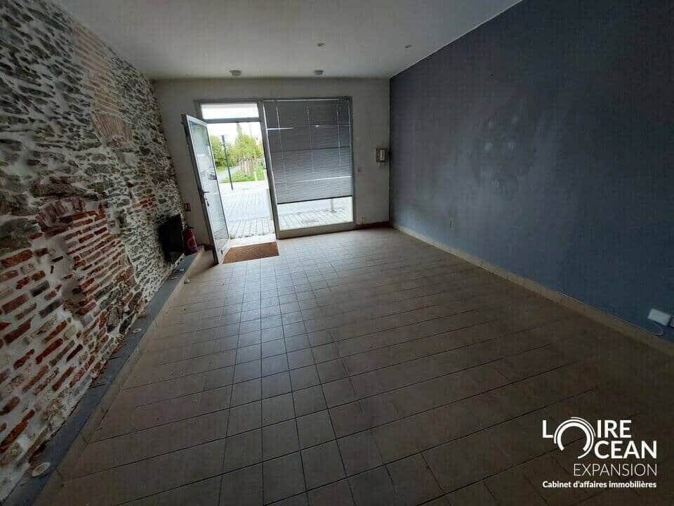 Local commercial · 44 m² · Location — photo 1