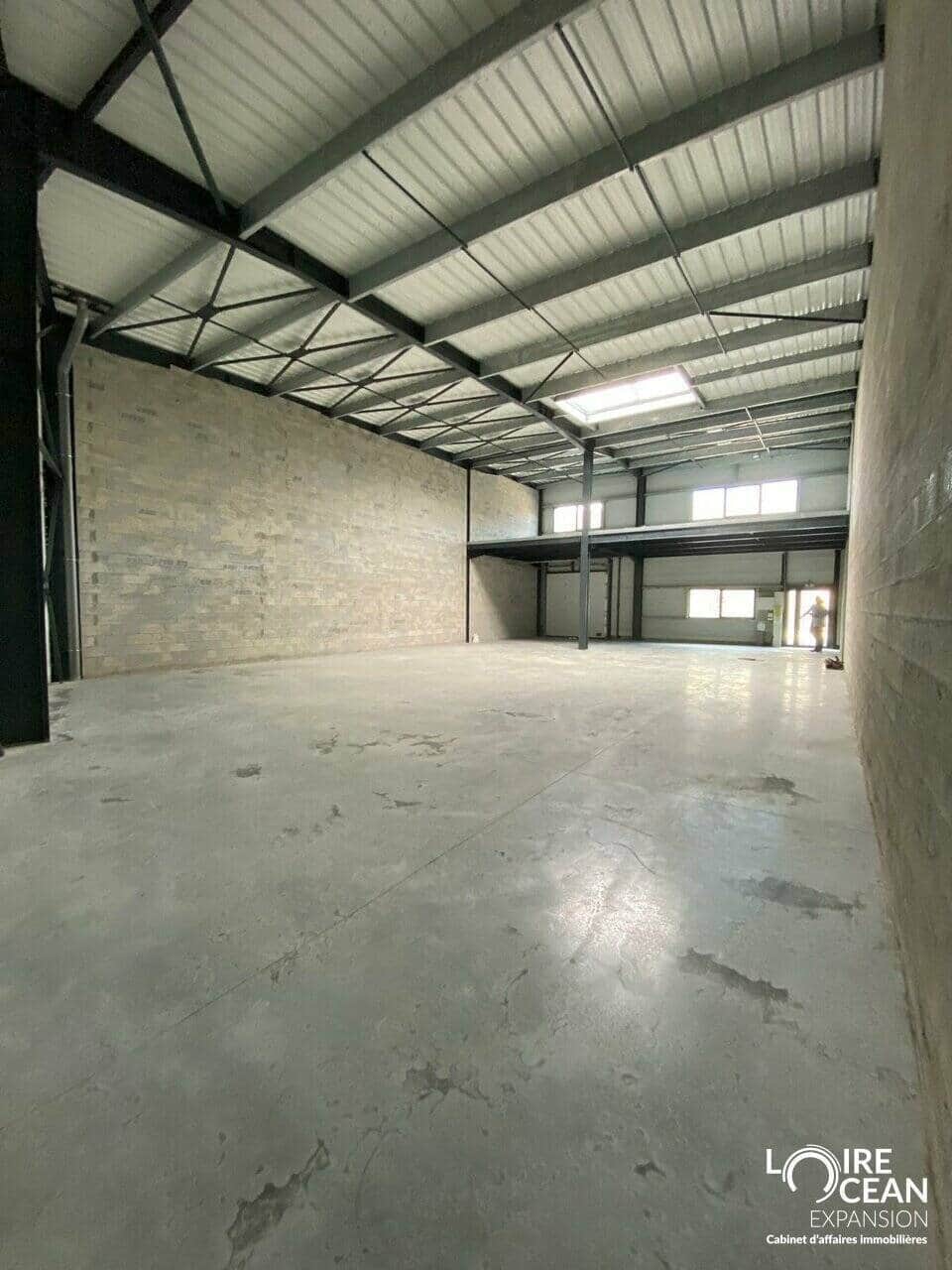 Local commercial · 329 m² · Location — photo 1