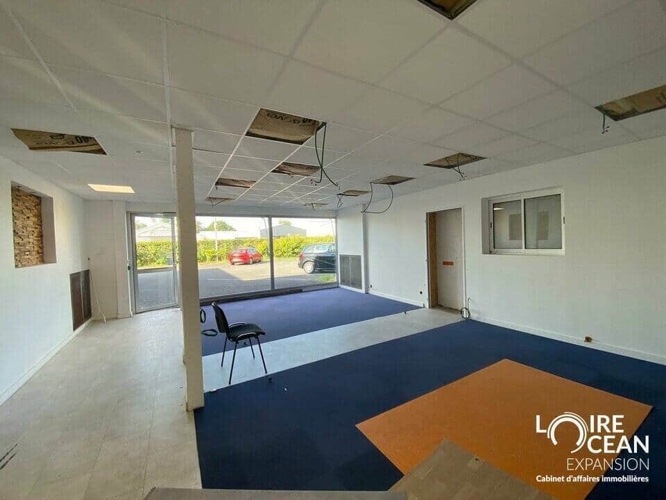Local commercial · 318 m² · Location — photo 1