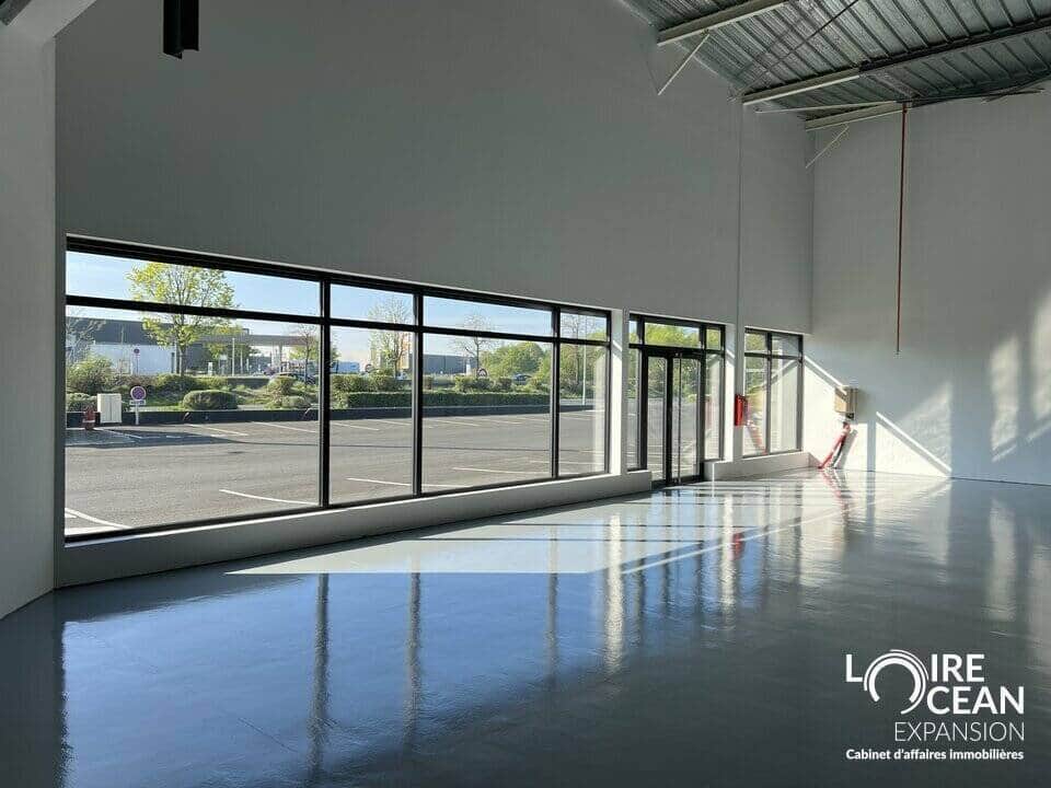 Local commercial · 601 m² · Location — photo 1