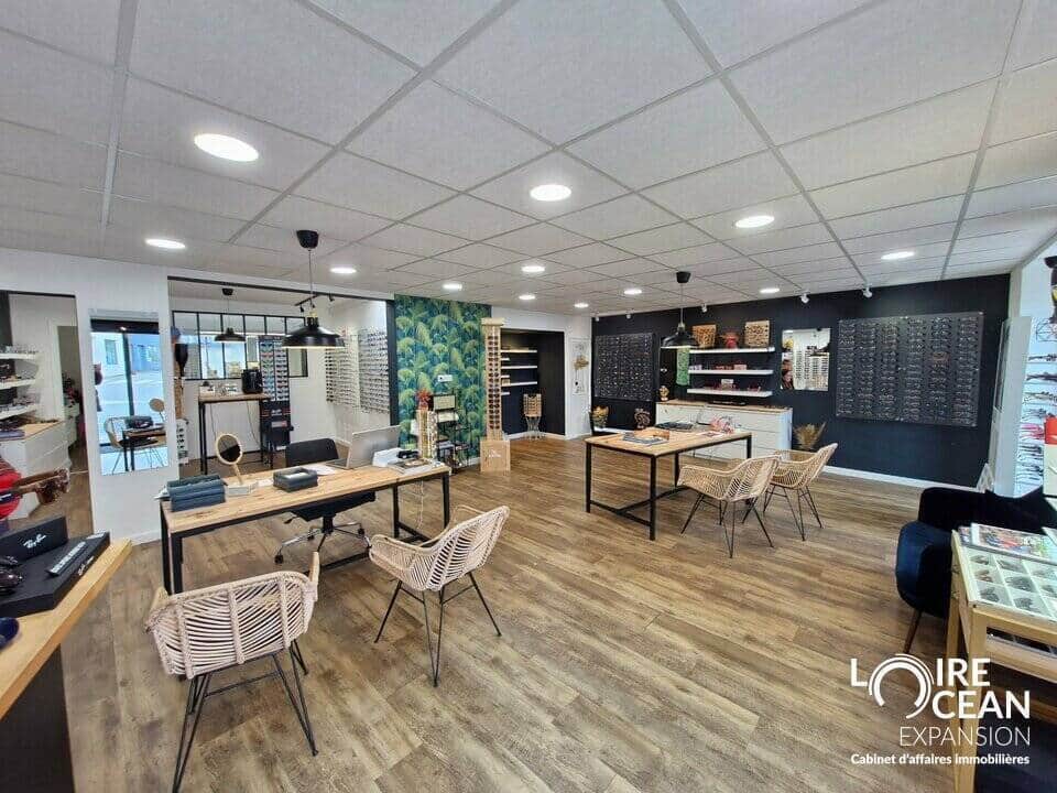 Local commercial · 135 m² · Location — photo 1