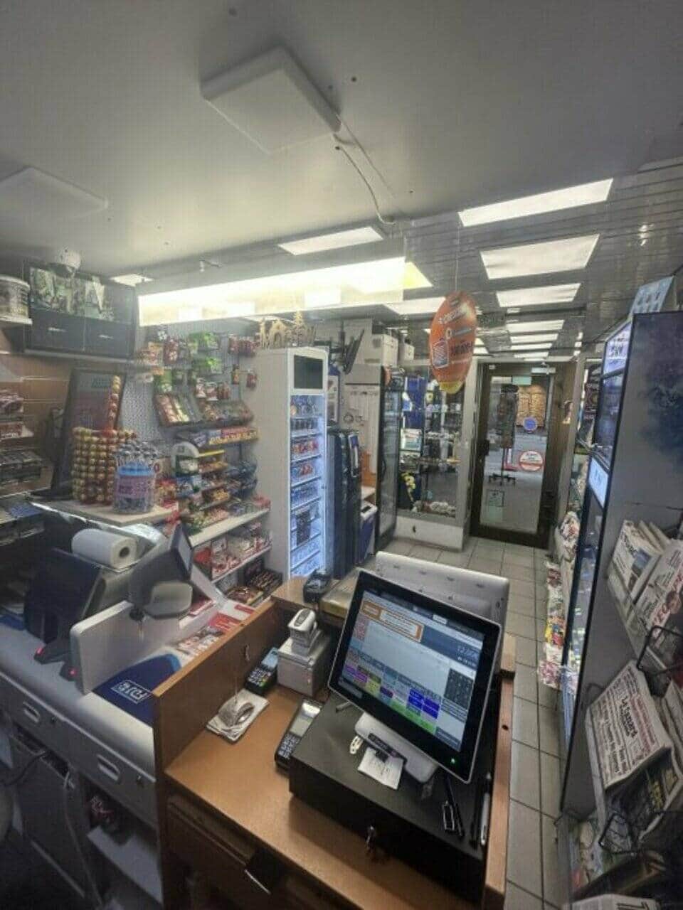 Tabac presse loto · 300 m² · Achat des murs — photo 1