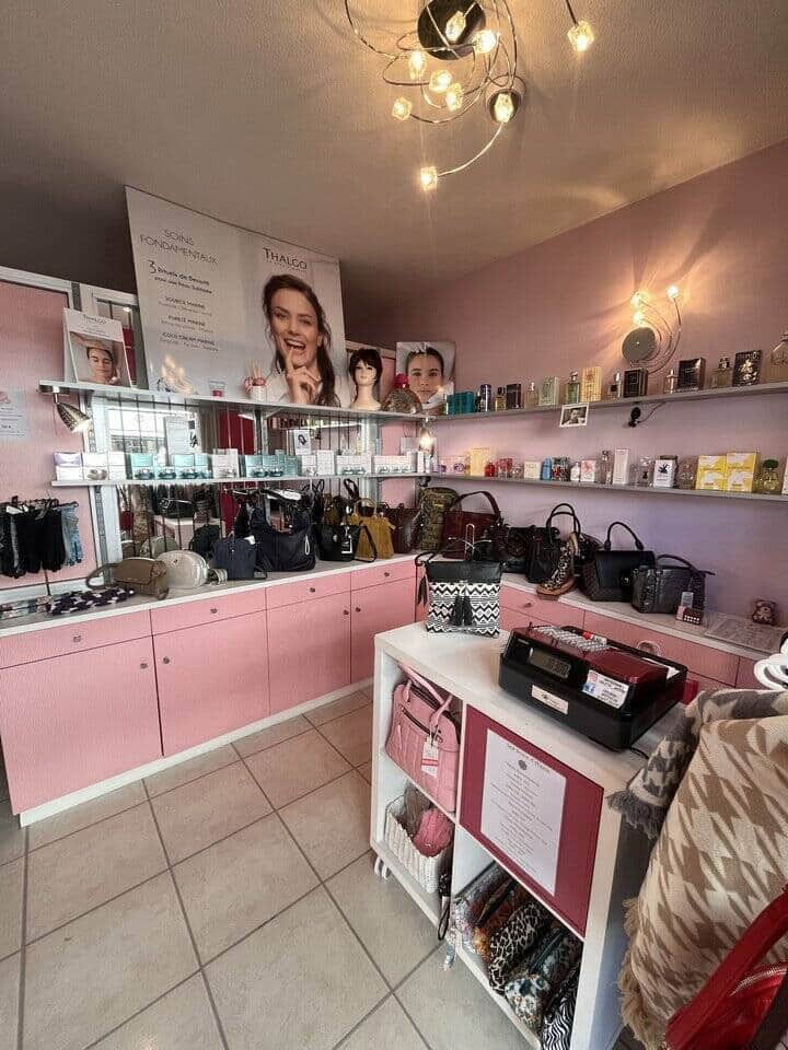 Esthetique · 66 m² · Achat des murs — photo 1