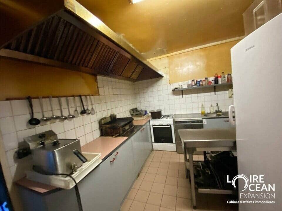 Local commercial · 131 m² · Location — photo 1