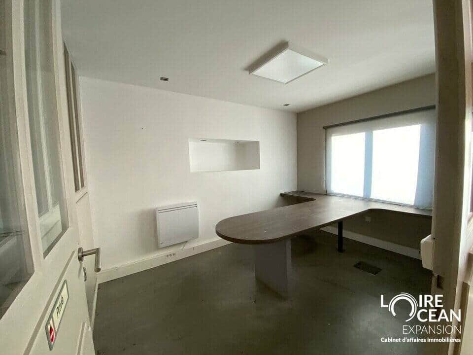 Local commercial · 205 m² · Location — photo 1