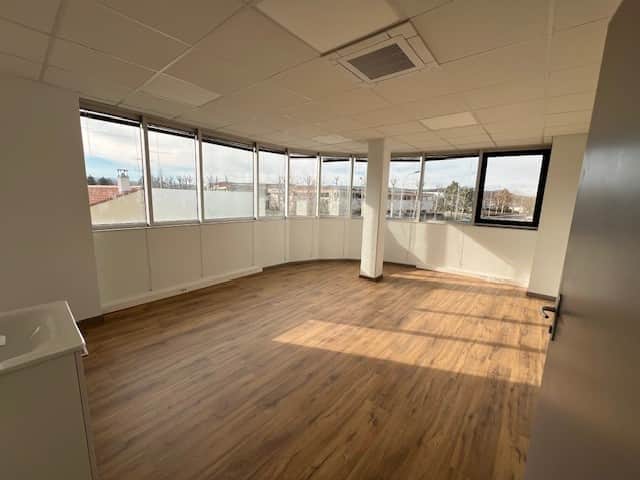 Local commercial · Location — photo 1
