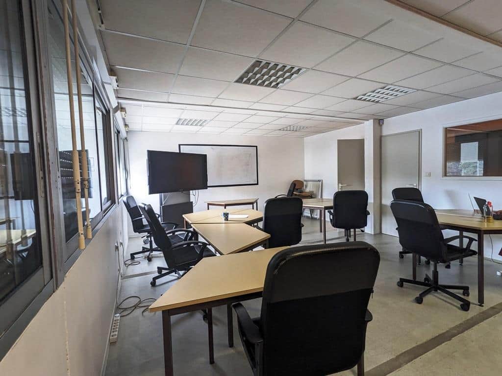 Local commercial · 129 m² · Location — photo 1