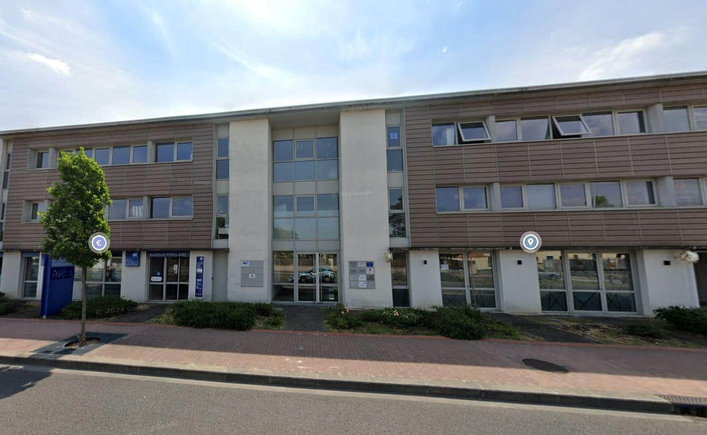 Local commercial · 68 m² · Location — photo 1