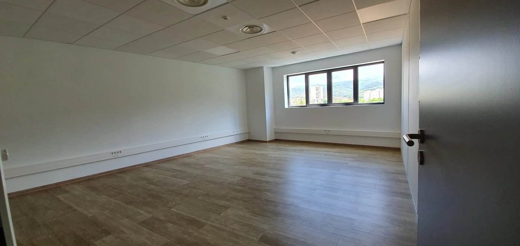 Local commercial · 29 m² · Location — photo 1