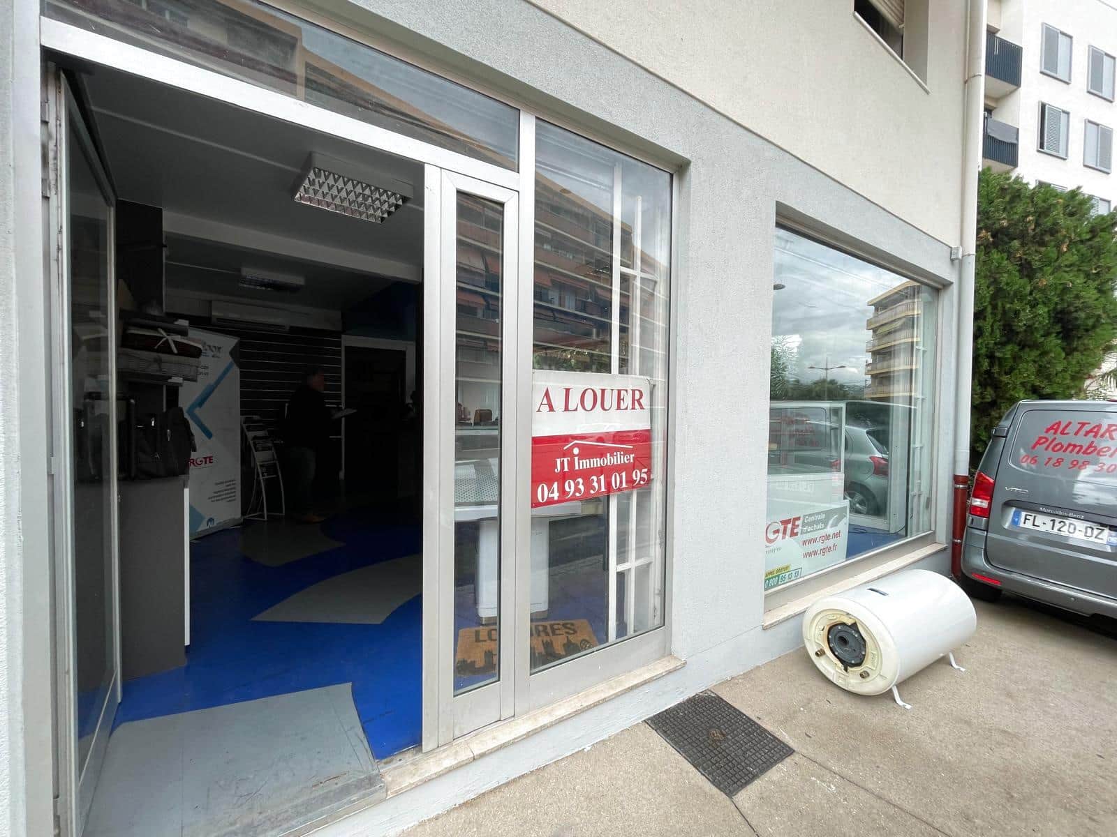 Local commercial · 67 m² · Location — photo 1