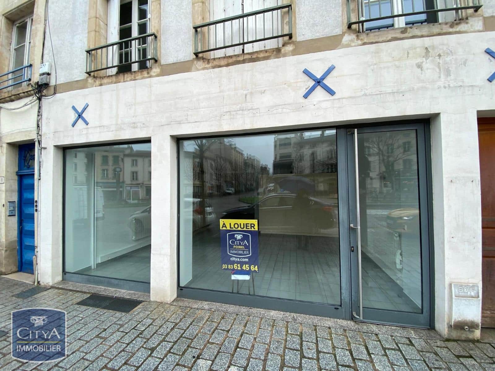 Local commercial · 54 m² · Location — photo 1