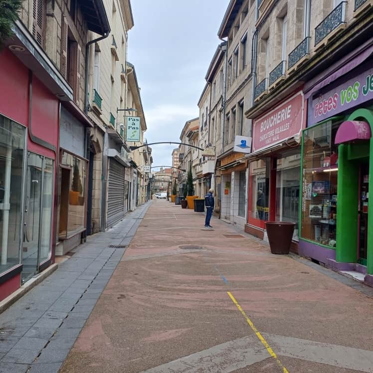 Local commercial · 65 m² · Achat des murs — photo 1