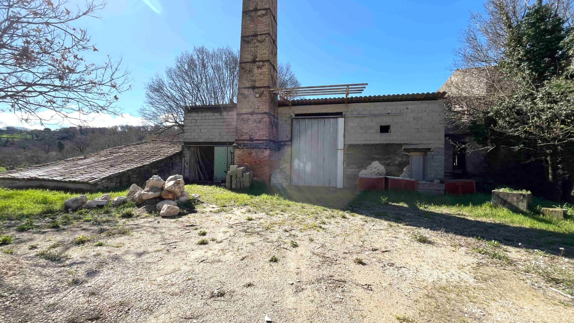 Local commercial · 104 m² · Achat des murs — photo 1