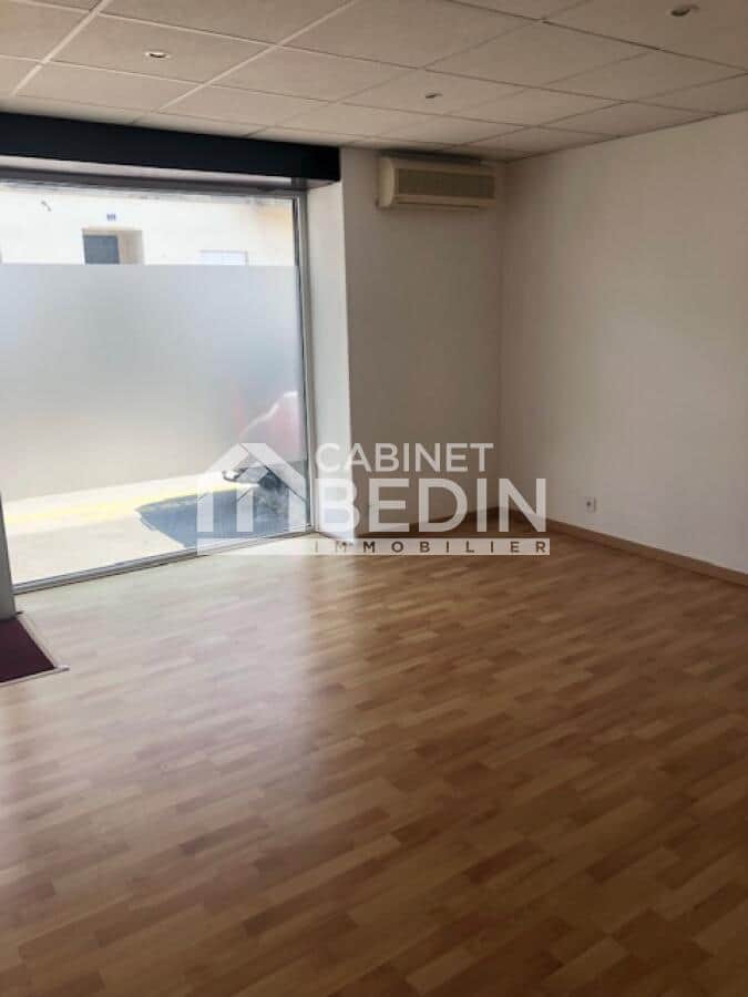 Local commercial · 38 m² · Location — photo 1