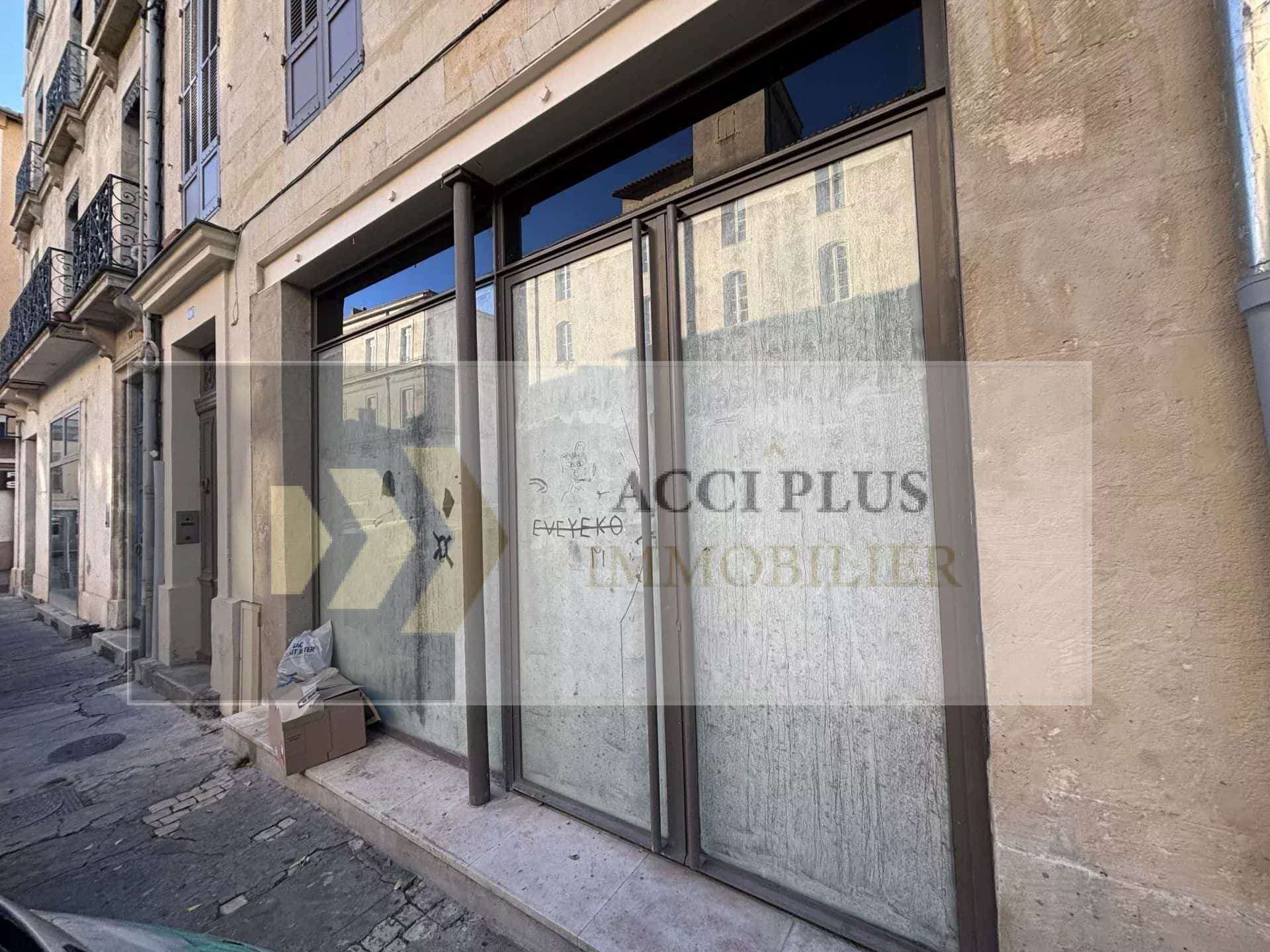 Local commercial · 61 m² · Location — photo 1