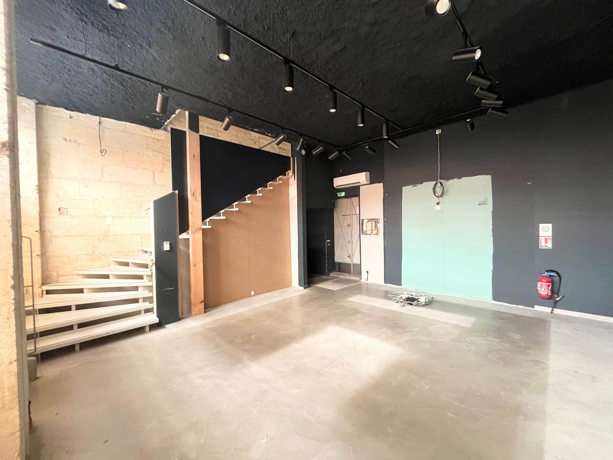 Local commercial · 115 m² · Location — photo 1
