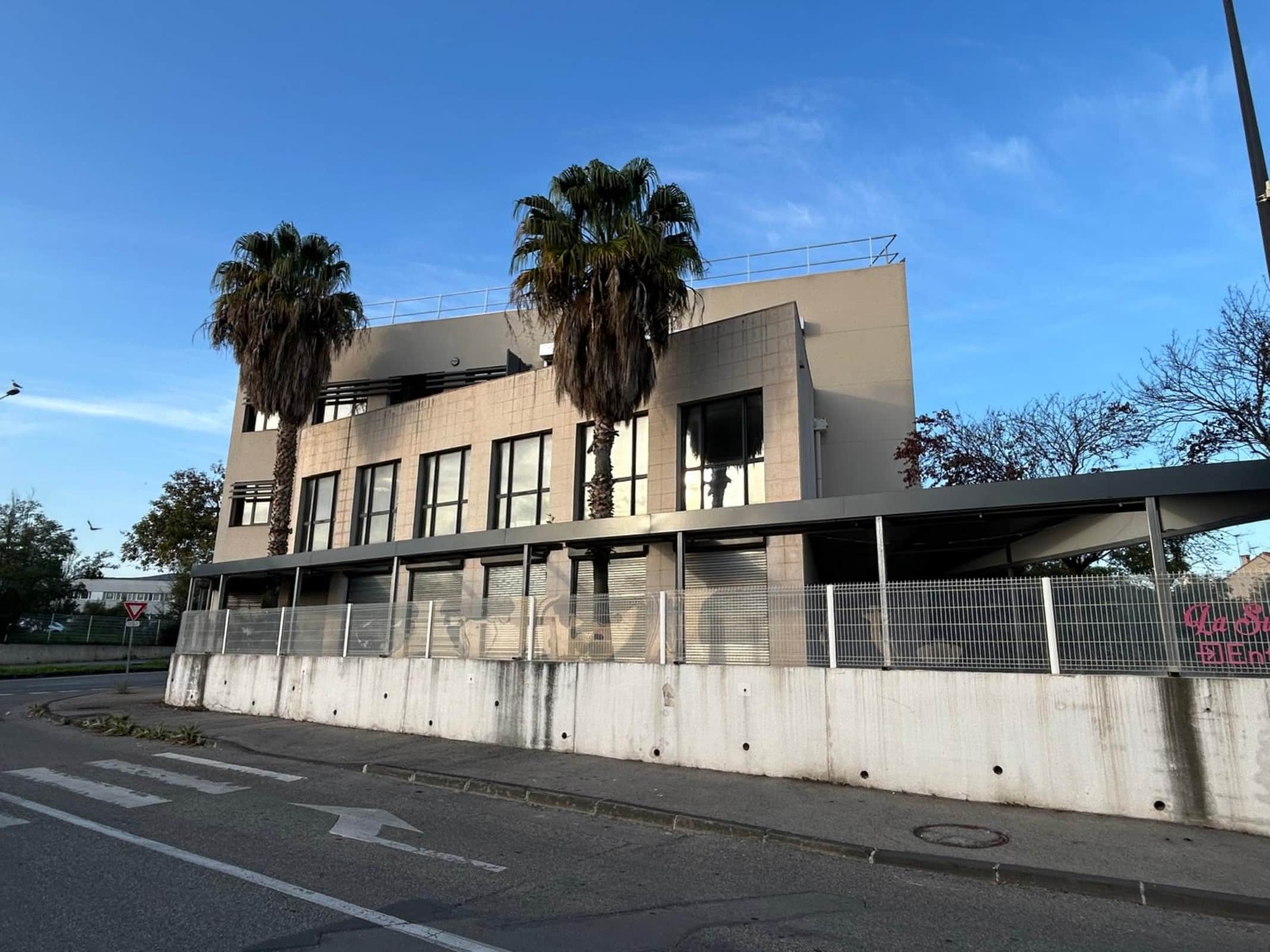Local commercial · 300 m² · Location — photo 1