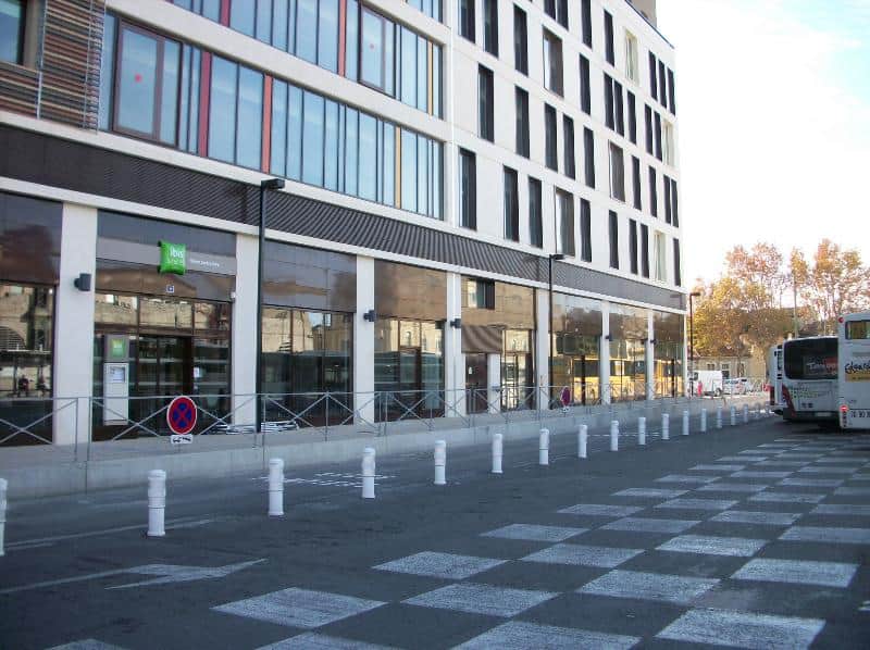 Local commercial · 305 m² · Location — photo 1