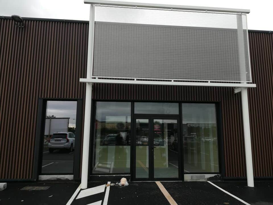 Local commercial · 243 m² · Location — photo 1