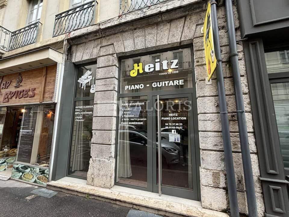 Local commercial · 61 m² · Achat des murs — photo 1