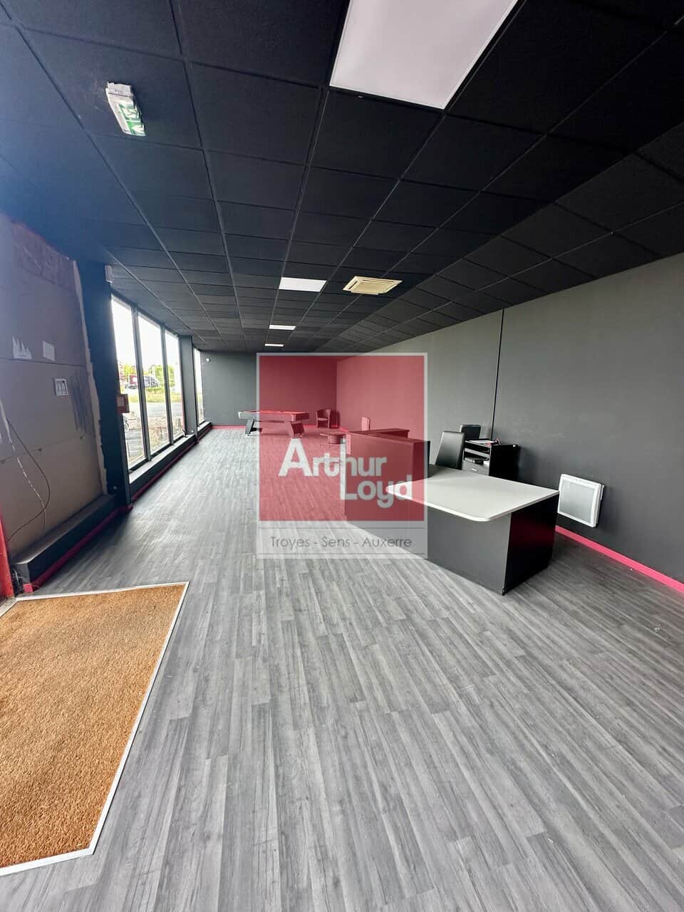 Local commercial · 409 m² · Location — photo 1