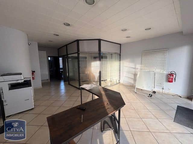 Local commercial · 53 m² · Location — photo 1
