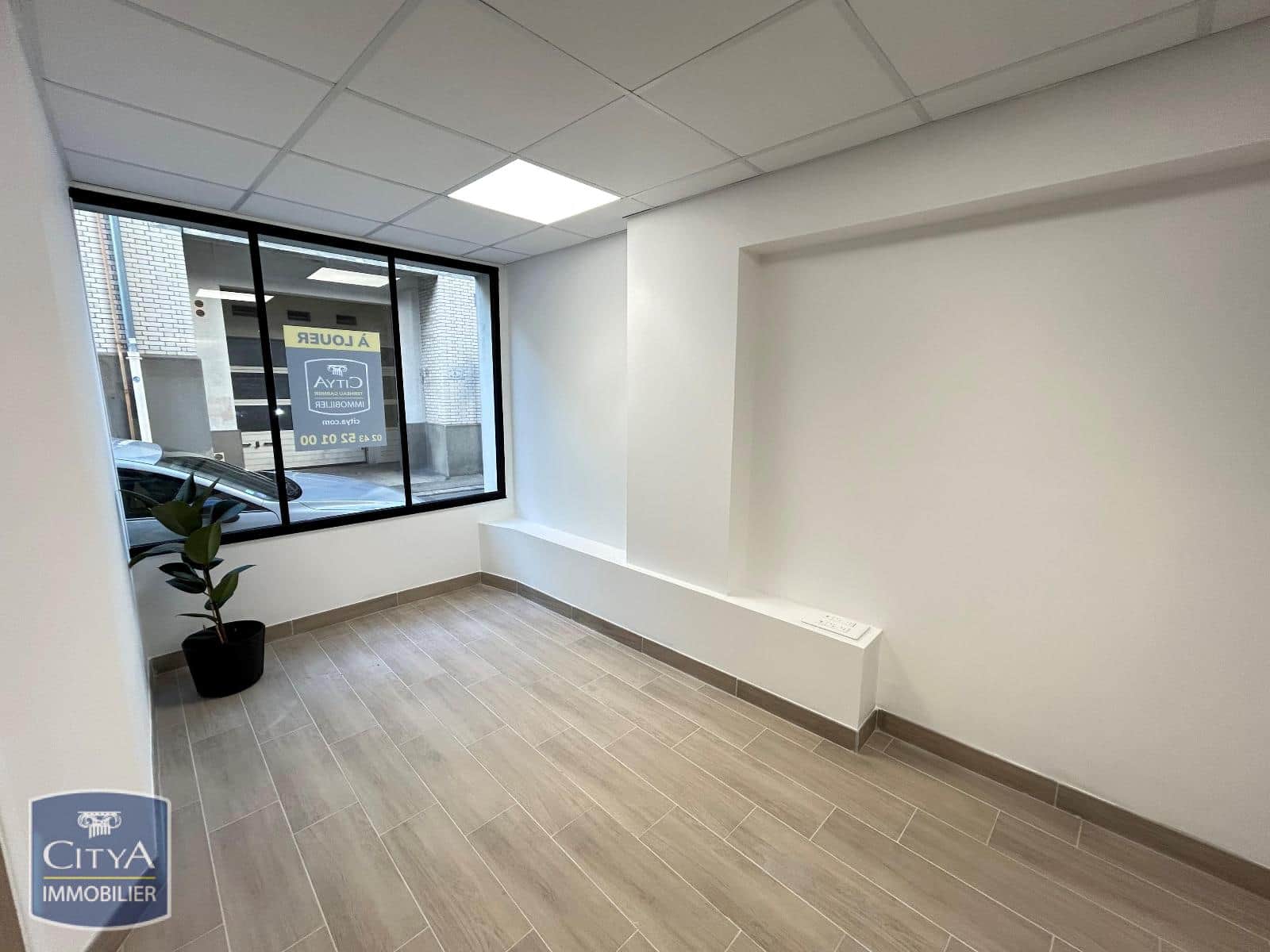 Local commercial · 94 m² · Location — photo 1