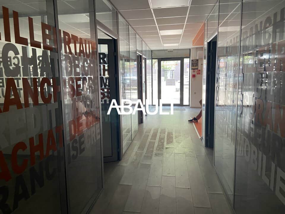 Local commercial · 121 m² · Location — photo 1