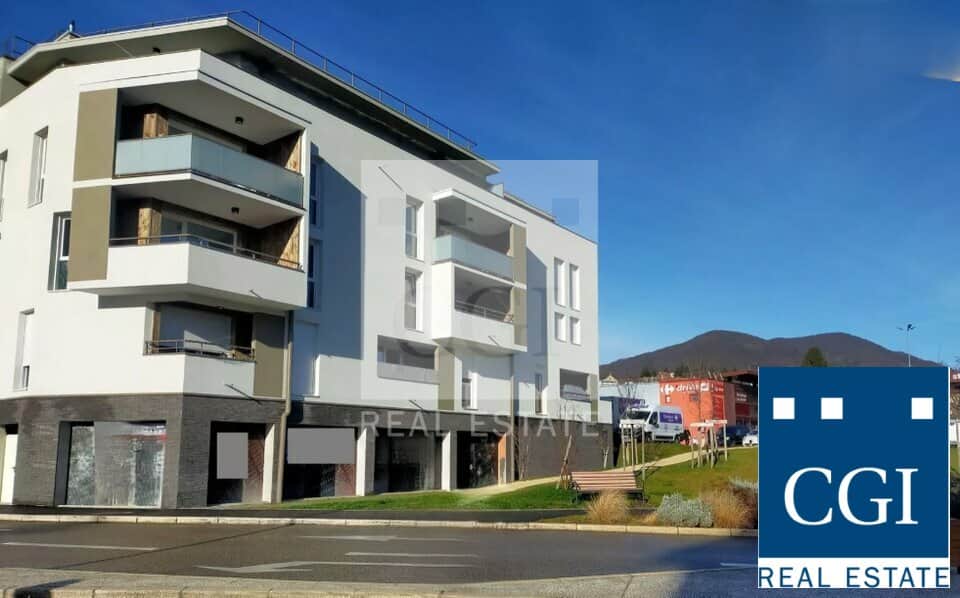 Local commercial · 329 m² · Location — photo 1
