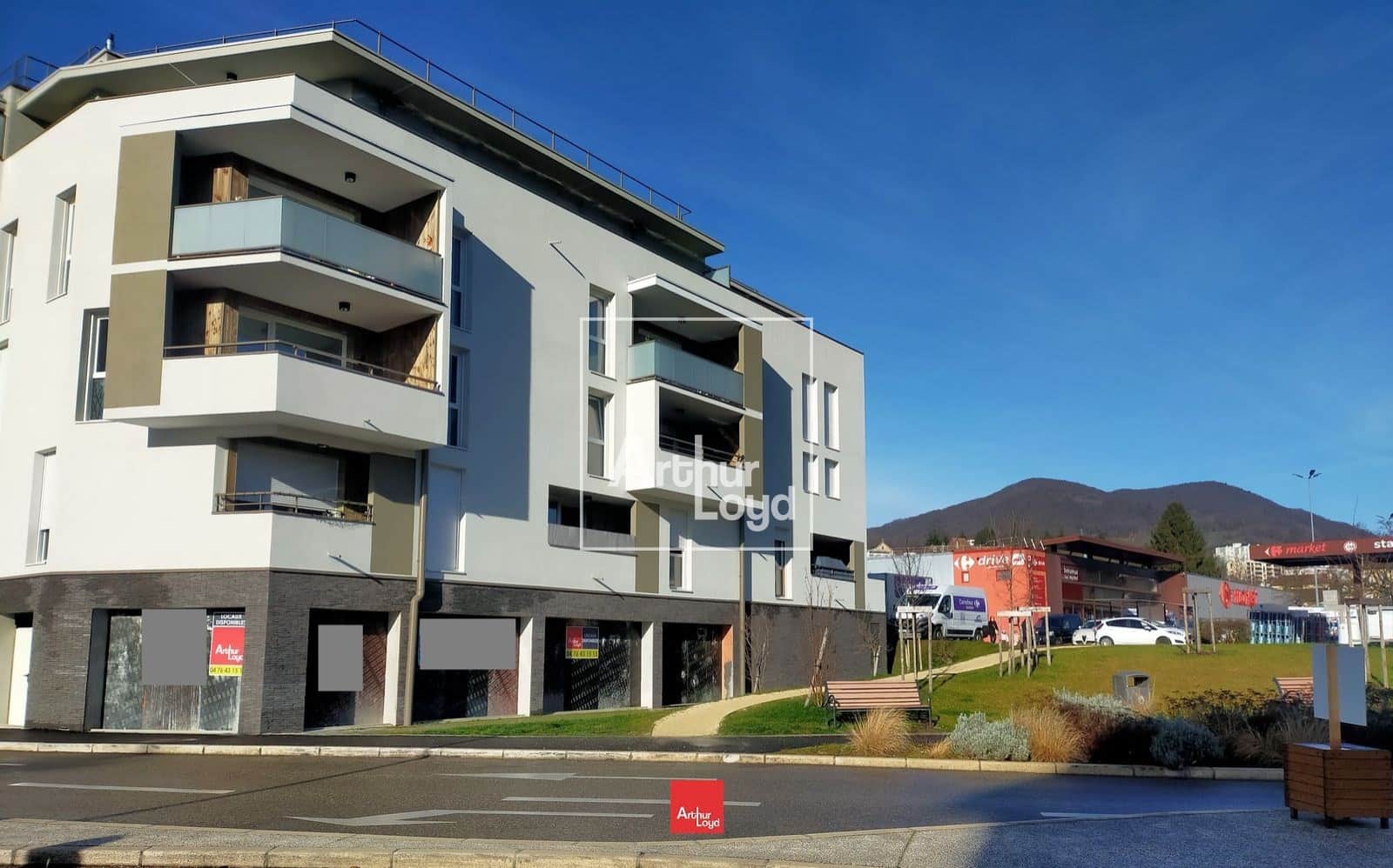 Local commercial · 329 m² · Location — photo 1