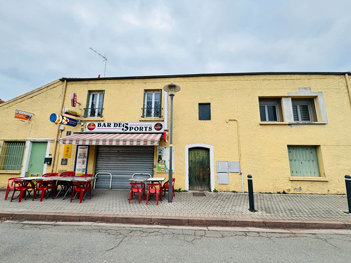 Local commercial · 77 m² · Achat des murs — photo 1