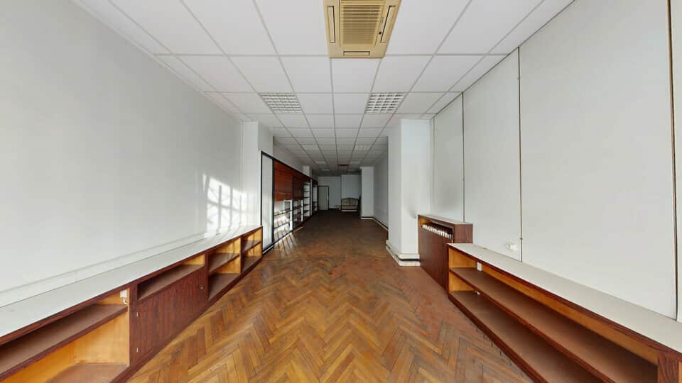 Local commercial · 58 m² · Location — photo 1