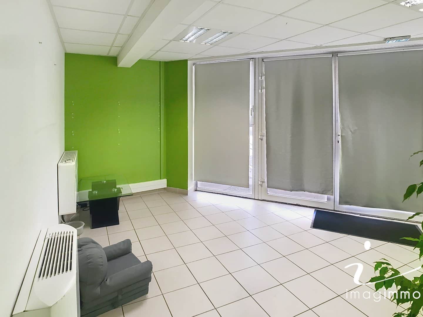 Local commercial · 210 m² · Achat des murs — photo 1