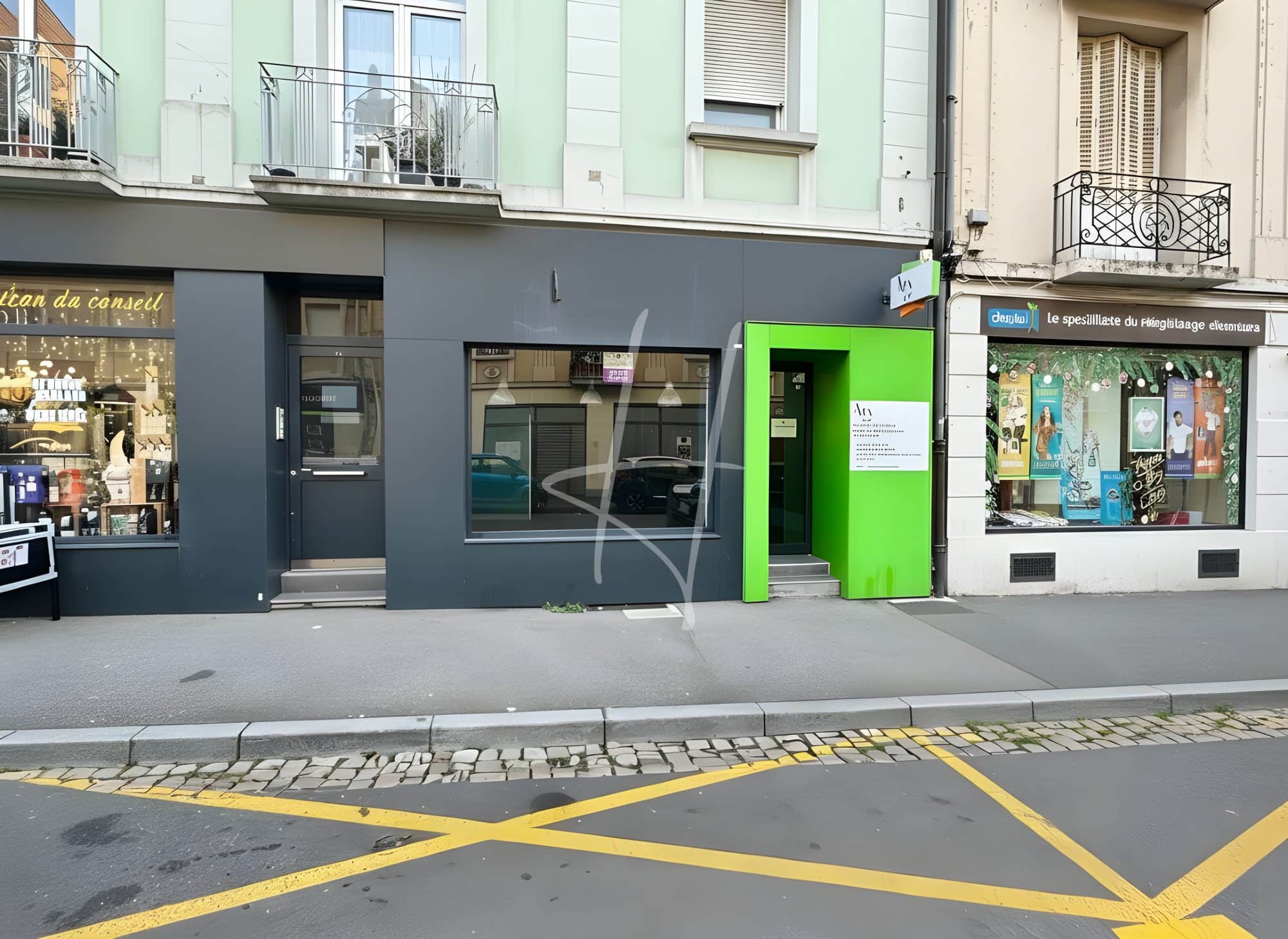 Local commercial · 64 m² · Location — photo 1