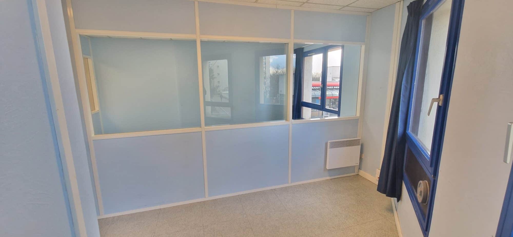 Local commercial · 56 m² · Location — photo 1