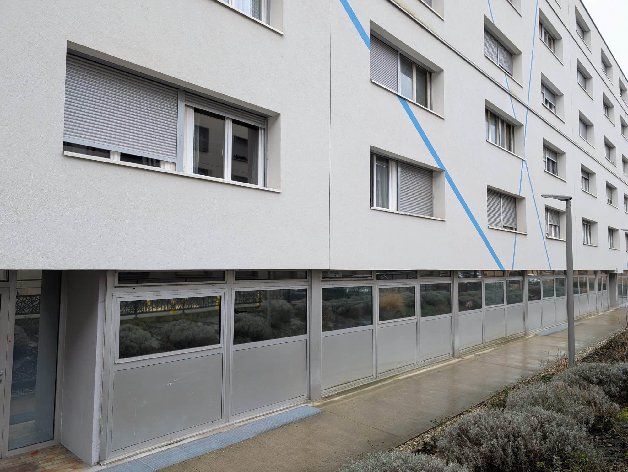 Local commercial · 76 m² · Location — photo 1