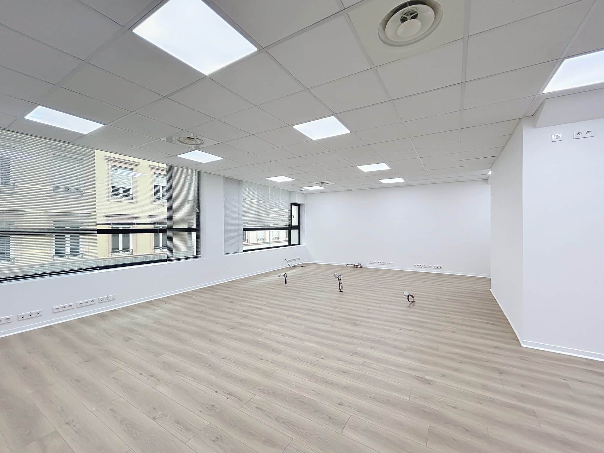 Local commercial · 86 m² · Location — photo 1