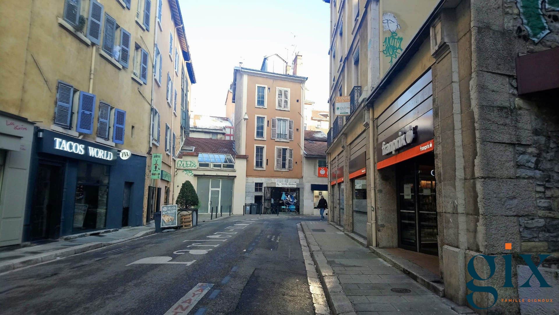 Local commercial · 45 m² · Location — photo 1