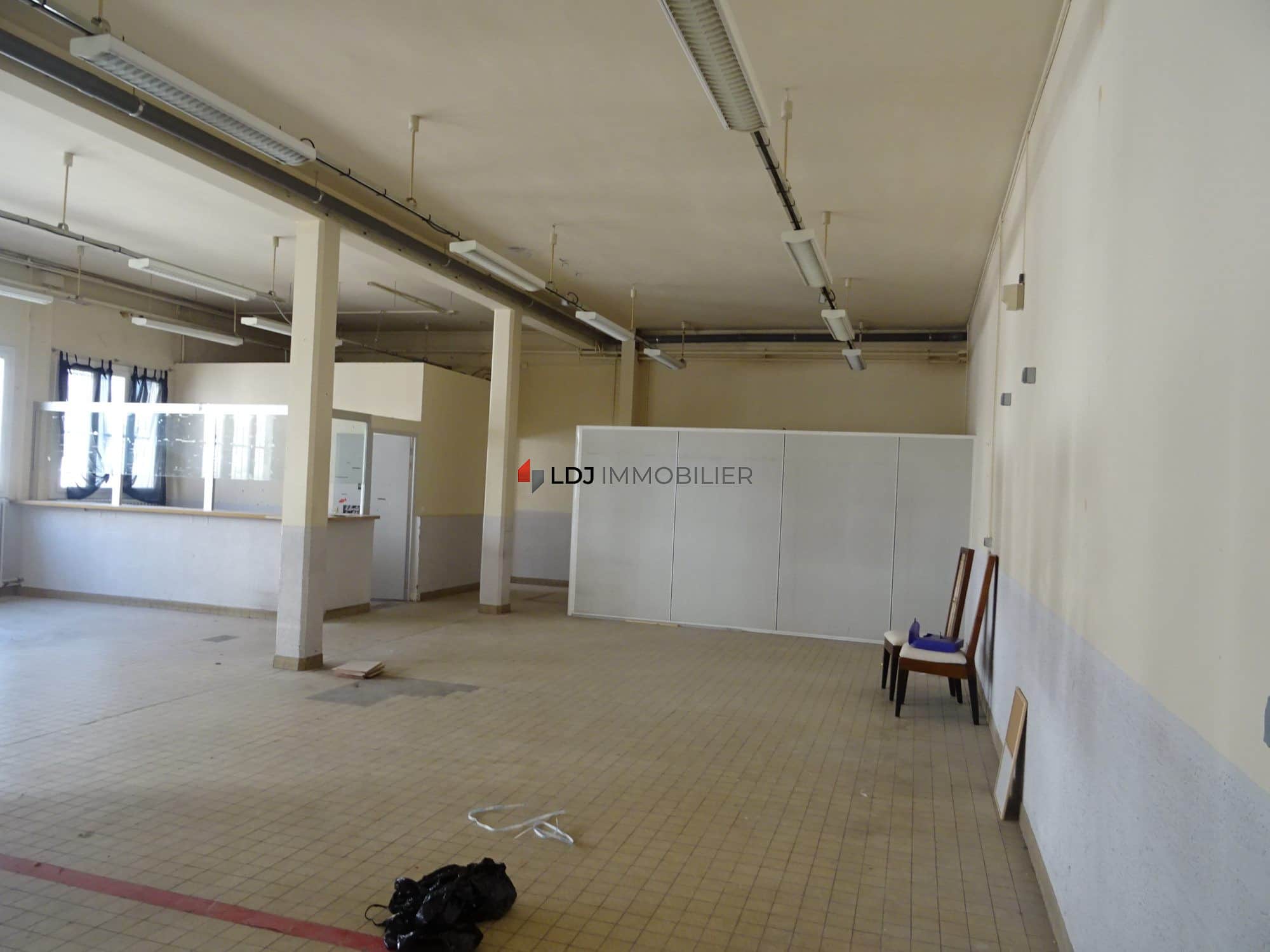 Local commercial · 200 m² · Achat des murs — photo 1