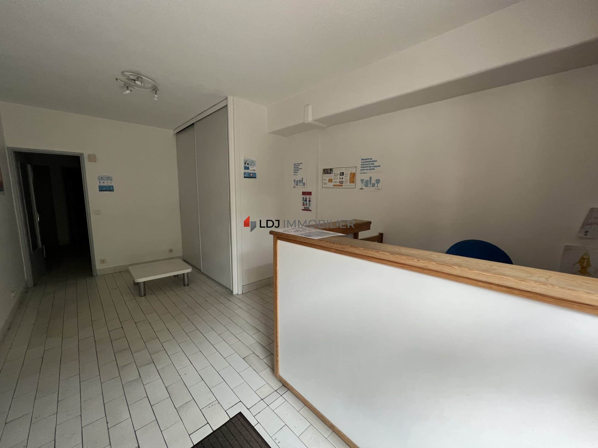 Local commercial · 73 m² · Achat des murs — photo 1