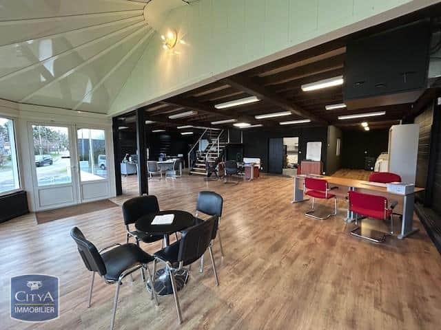 Local commercial · 300 m² · Location — photo 1