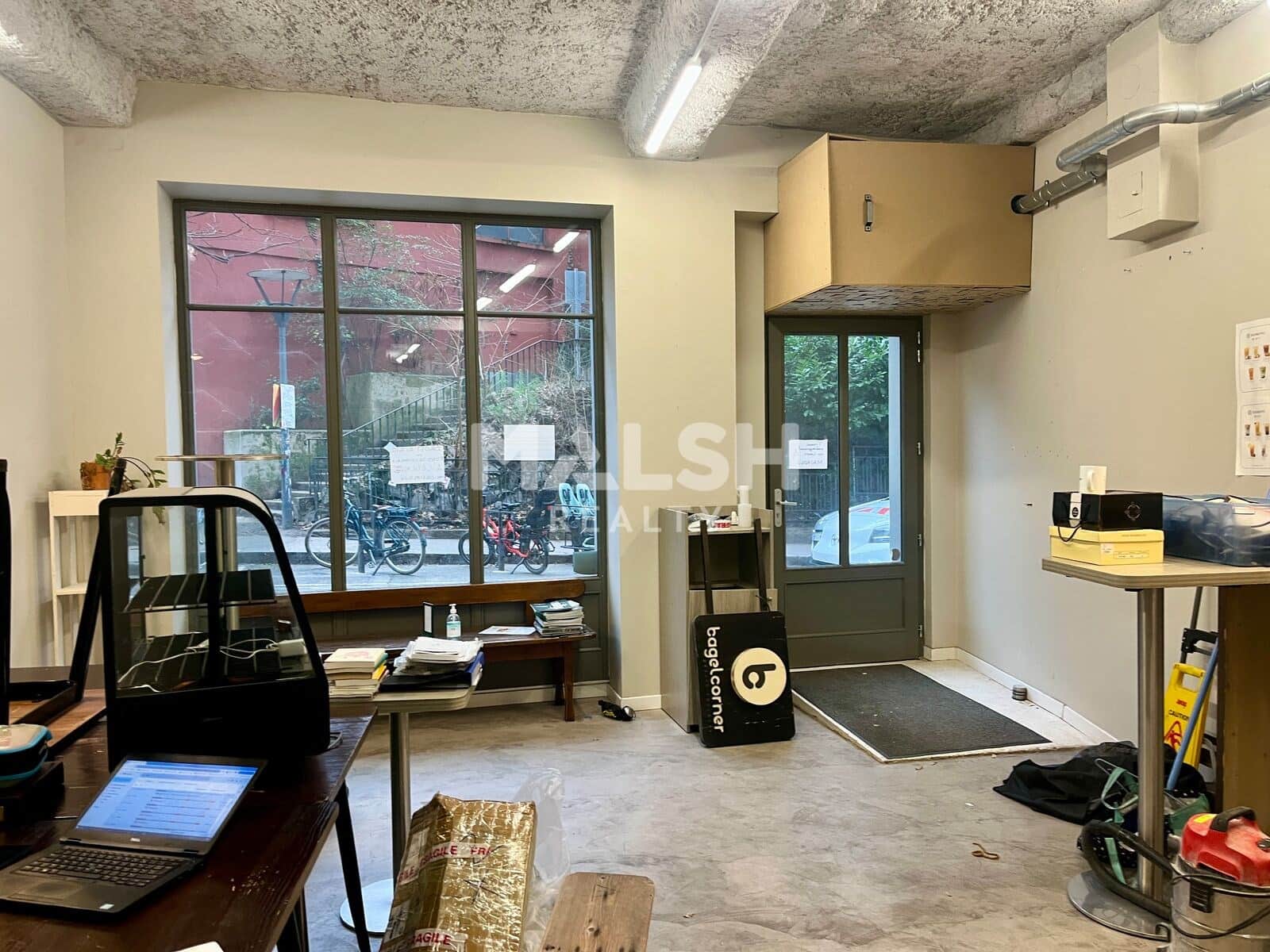 Local commercial · 49 m² · Location — photo 1