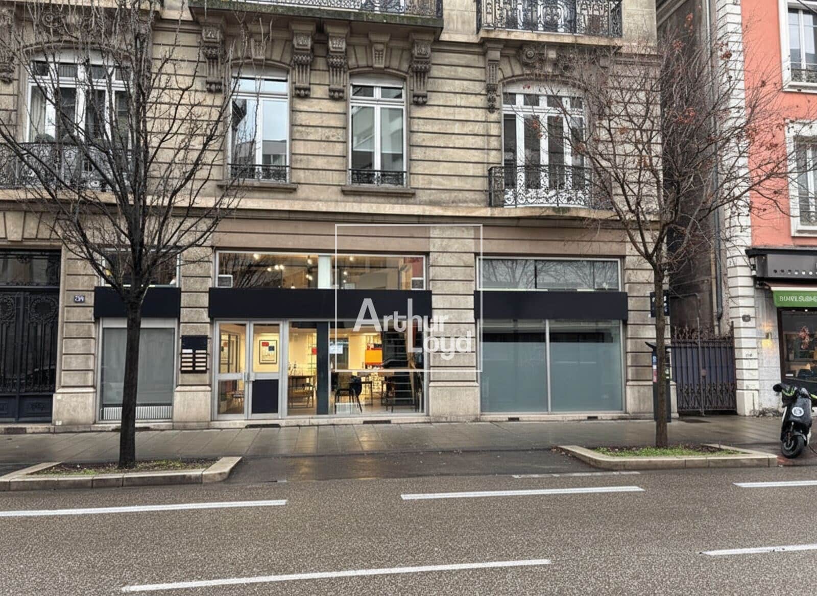 Local commercial · 212 m² · Achat des murs — photo 1