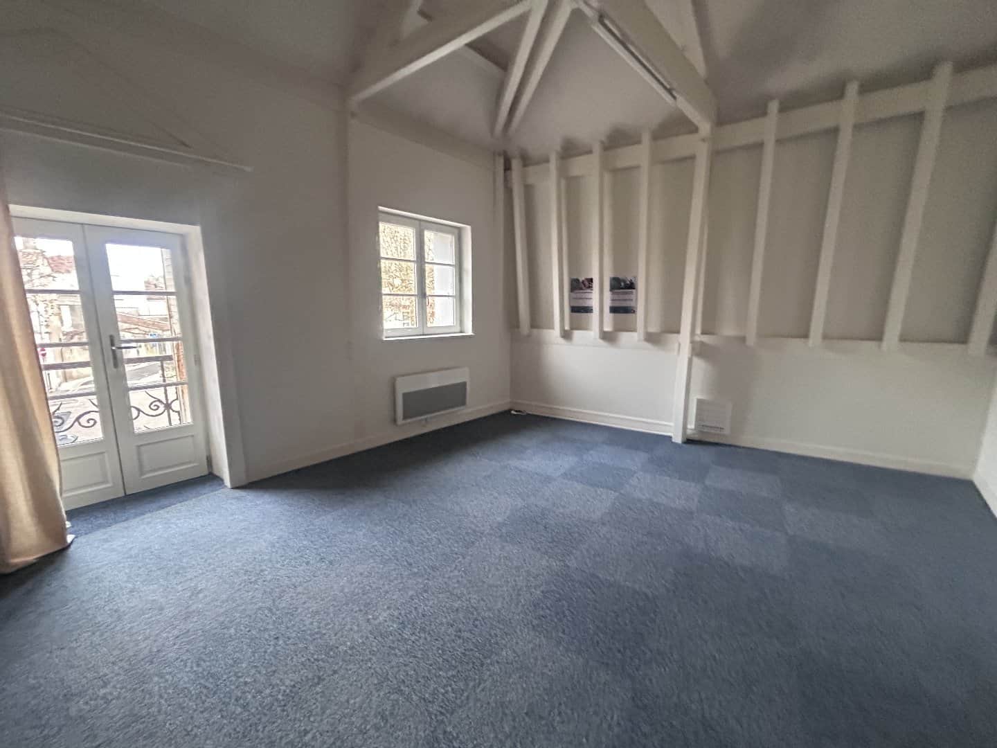Local commercial · 110 m² · Location — photo 1
