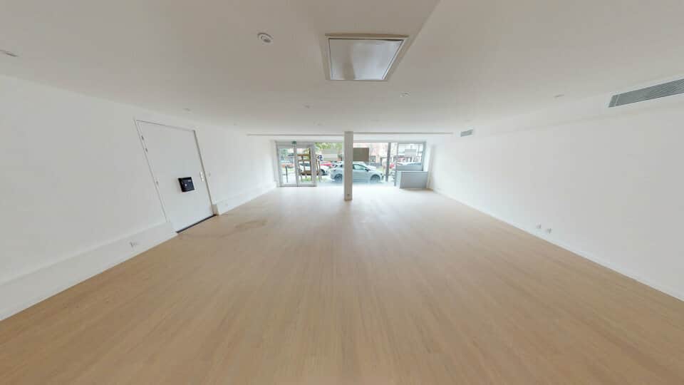 Local commercial · 73 m² · Location — photo 1