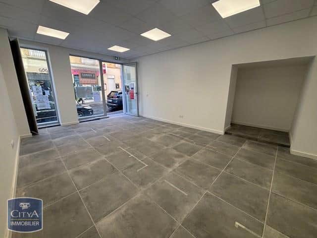 Local commercial · 68 m² · Location — photo 1