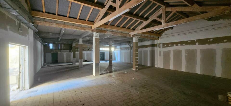 Local commercial · 392 m² · Location — photo 1