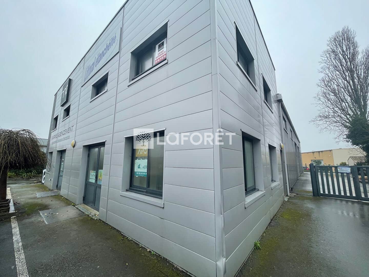 Local commercial · 117 m² · Location — photo 1